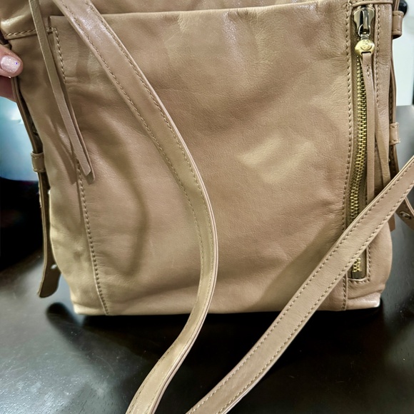 HOBO Crusade 100% Leather Large Crossbody Taupe - Picture 2 of 16